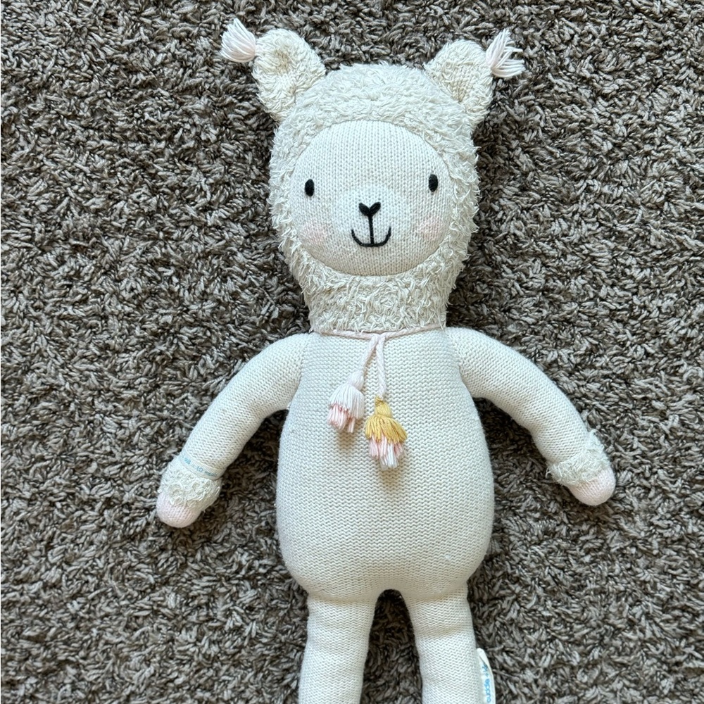 Cuddle and Kind Lola the Llama